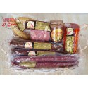 Cesta surtida embutidos tradicionales y de monte