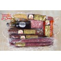 Cesta surtida embutidos tradicionales y de monte
