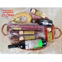 Cesta surtida embutidos tradicionales y de monte