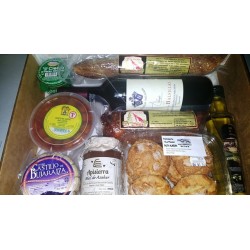 Caja regalo 6: embutidos, queso, lomo, paté, vino, aceite