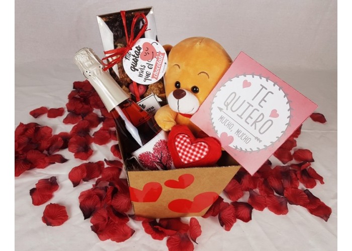 Coche triple Fuerza Caja regalo San Valentin, chocolates, cava, vino, peluches
