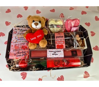 Cesta  de regalo San Valentín Amor al Chocolate